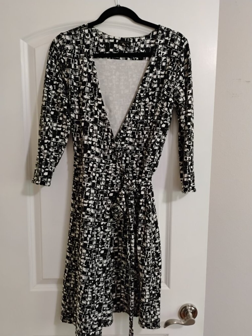 Black & White Abstract Wrap Dress | 3/4 Sleeve | Tie Waist